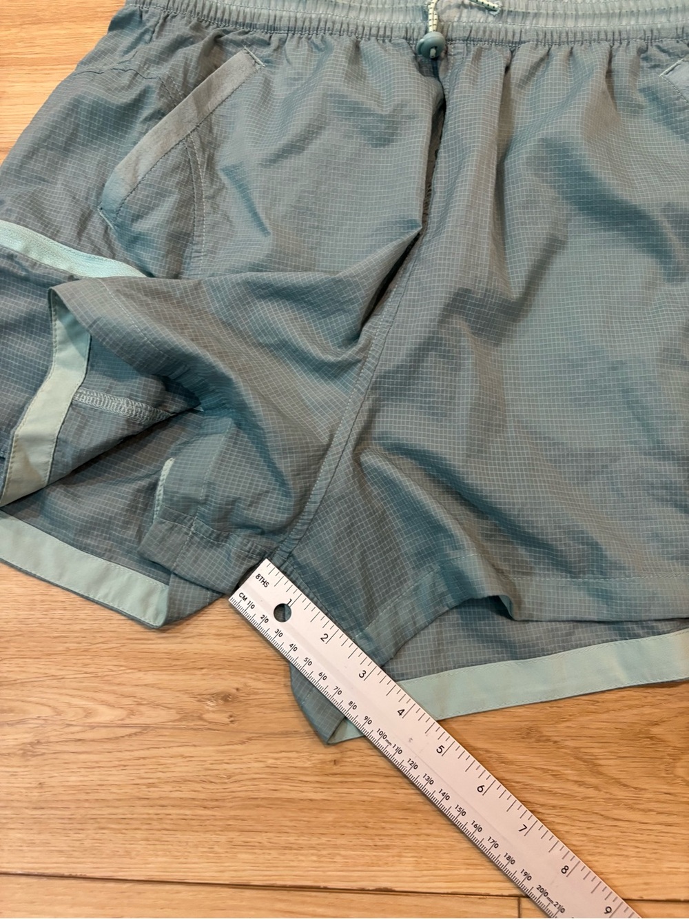 Outdoor Voices Windbreaker Cargo / Utility Shorts in teal green Sz M medium - Picture 8 of 8